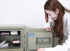 こじ開けに強い二重ロック式